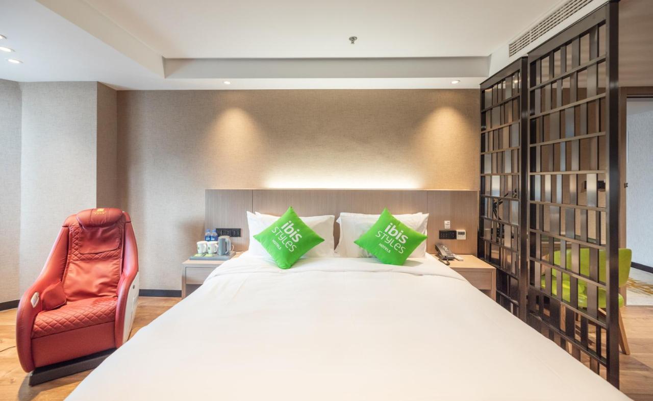 Hotel Ibis Styles Fuzhou Wuyi Square Exterior foto